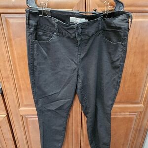 Torrid Black High Rise Cropped/capri Jeggings #587